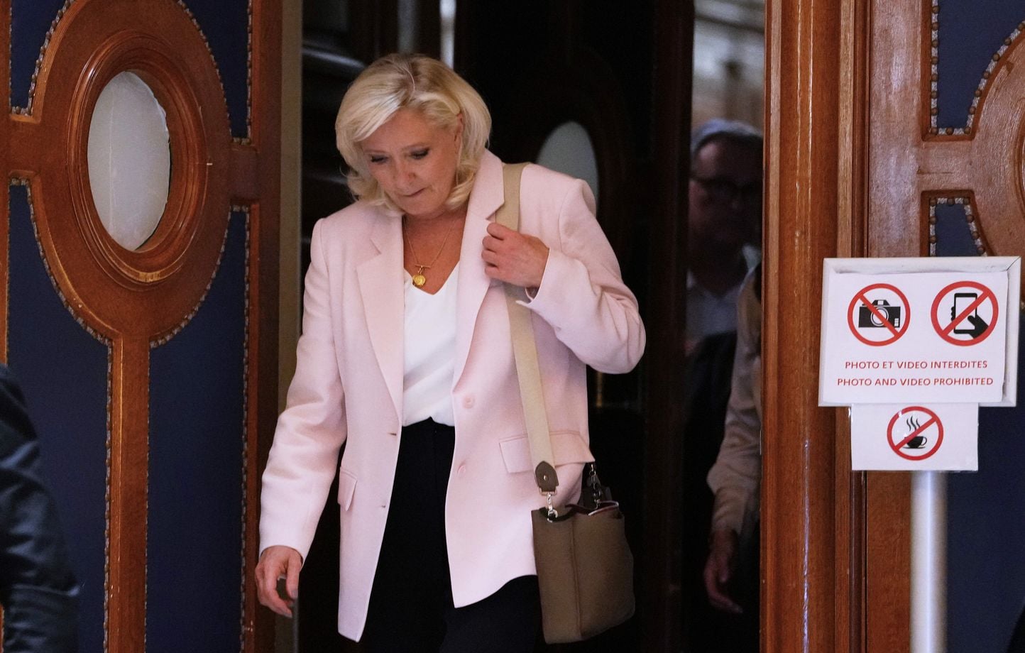 Detrás de la severidad de las palabras, ¿el tribunal de apelación se ha echado atrás ante Marine Le Pen? Detrás de la severidad de las palabras, ¿el tribunal de apelación se ha echado atrás ante Marine Le Pen?